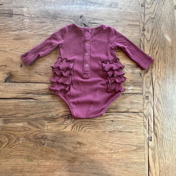 Kate Quinn Ribbed Ruffle Bodysuit, Size 0-3M - Picture 4 of 5